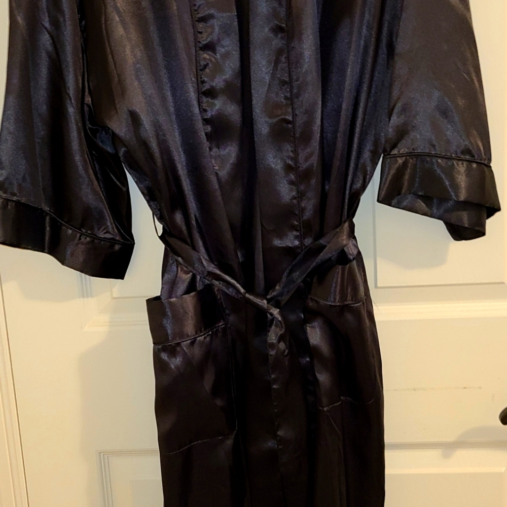 NWT Men's one size black satin kimono robe